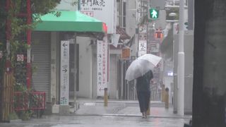 Dorazil tajfun Dolphin. Japonsko evakuuje statisíce lidí